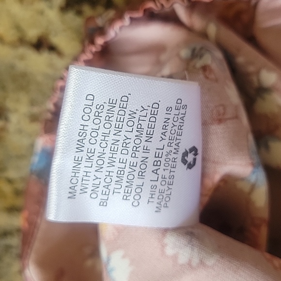 HP!!πππ₯Hippie Rose beautiful satin like top - Picture 10 of 10